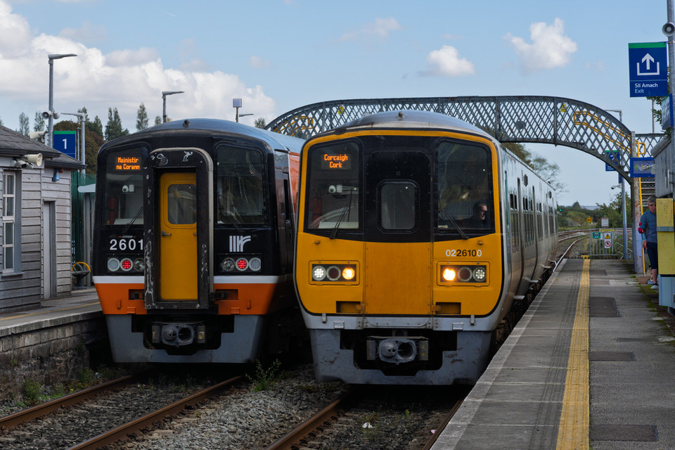 ARROW TRAIN SETS AT GLOUNTHAUNE RAILWAY STATION