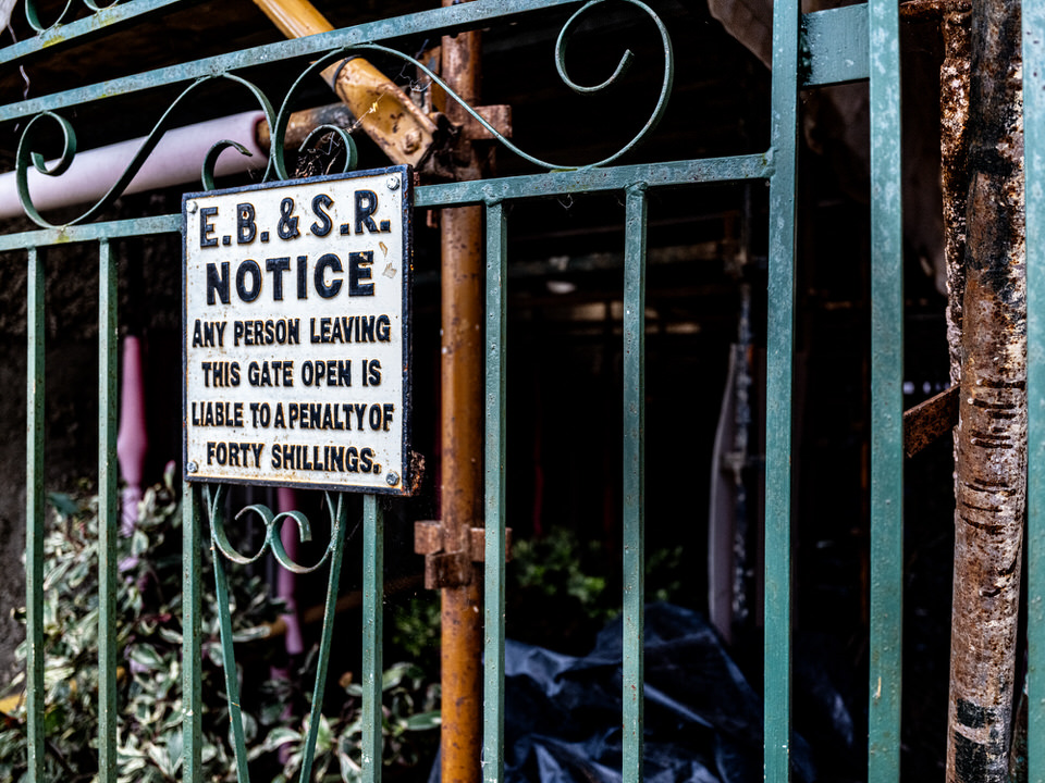 FORTY SHILLINGS FOR AN OPEN GATE – THE MYSTERY OF A DUBLIN SIGN